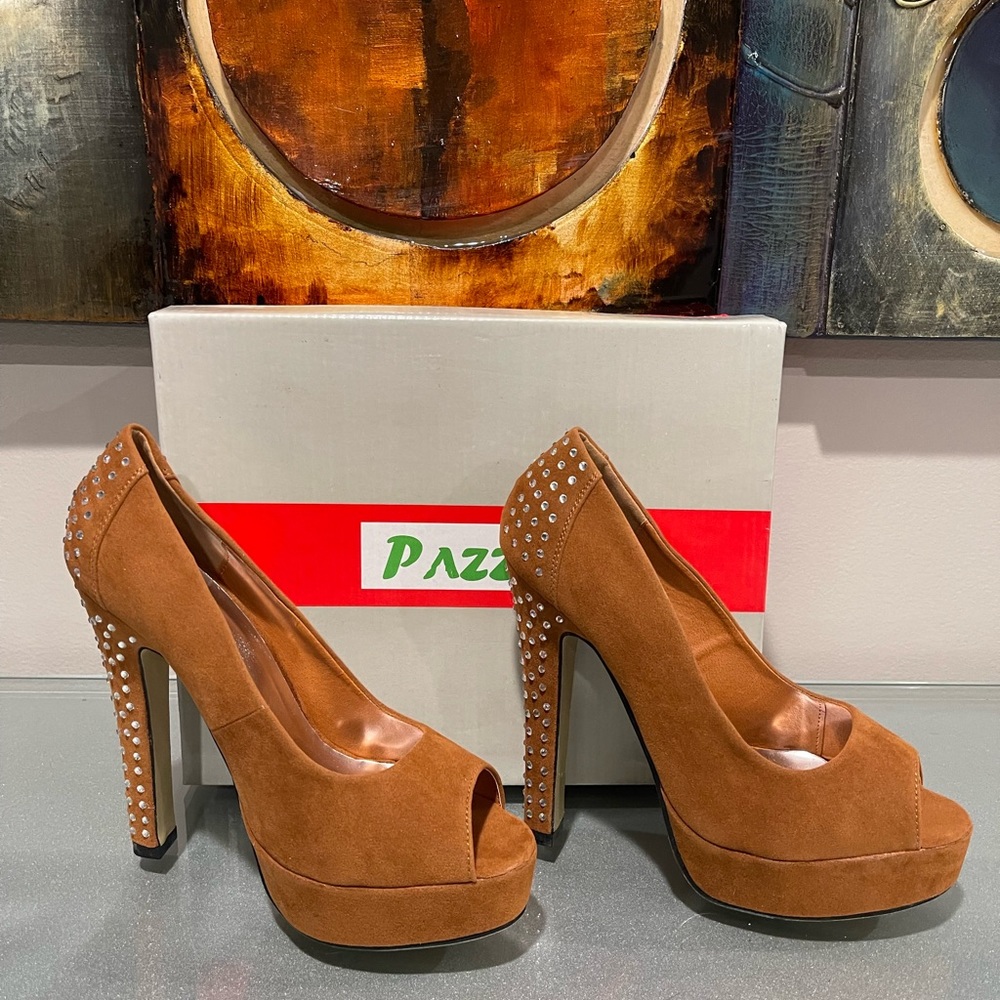 NWT Pazzle Madison Camel Heels Size 7.5